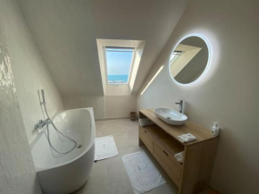 Granville / Maison entièrement rénovée à 100 m des plages